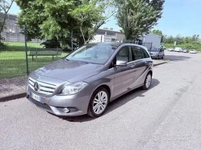 Käytetty Mercedes B200