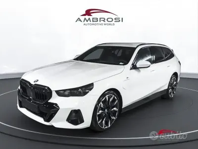 Nuova BMW 530 M Sport 299 CV (219 kW) 2026 Bianco Station wagon