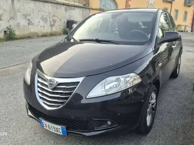 Usata Lancia Ypsilon Gold 95 CV (69 kW) 2014 Nero Utilitaria