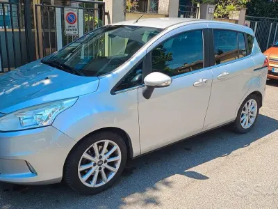 Usata Ford B-MAX Titanium 75 CV (55 kW) 2017 Grigio Monovolume