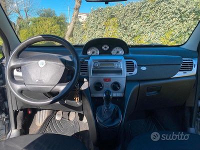 Usata Lancia Ypsilon 60 CV (44 kW) 2007 Argento Utilitaria