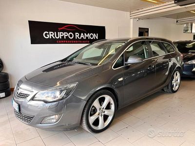 Usata Opel Astra Cosmo 160 CV (117 kW) 2011 Grigio Station wagon