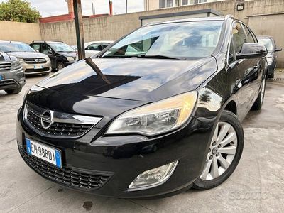 Usata Opel Astra 110 CV (80 kW) 2011 Nero Station wagon