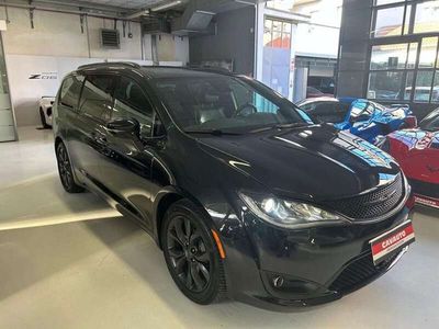 Usata Chrysler Pacifica Limited 287 CV (211 kW) 2018 Grigio SUV