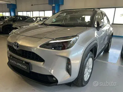 Usata Toyota Yaris Cross Active 116 CV (85 kW) 2023 Grigio SUV