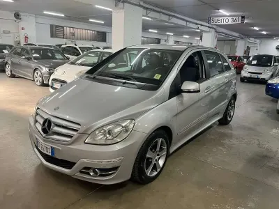 Usata Mercedes B180 109 CV (80 kW) 2010 Grigio Monovolume