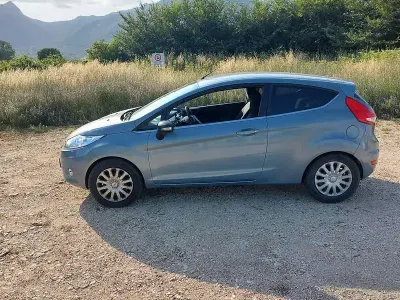 Usata Ford Fiesta Titanium 68 CV (50 kW) 2009 Blu Berlina