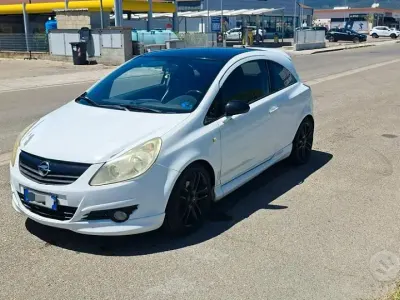 Usata Opel Corsa 90 CV (66 kW) 2009 Bianco Utilitaria