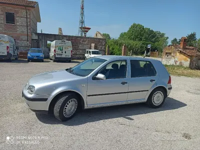 Usata VW Golf IV 105 CV (77 kW) 2000 Grigio Berlina
