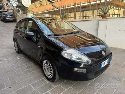 Usado Fiat Punto Lounge 75 CV (55 kW) 2014 Negro Utilitario