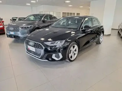 Usata Audi A3 Sportback g-tron Advanced Plus 131 CV (96 kW) 2023 Nero brillante Utilitaria