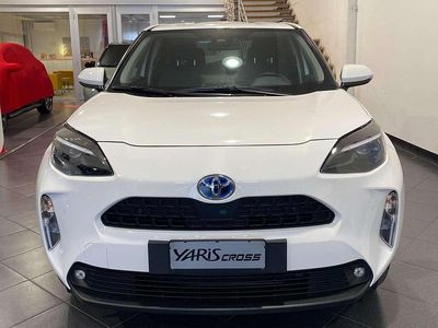 Bianco Usata 2024 Toyota Yaris Cross Business Edition SUV | 25.500 € (Cara)