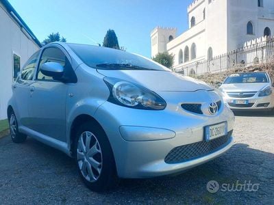 Usata Toyota Aygo 67 CV (49 kW) 2006 Grigio Utilitaria