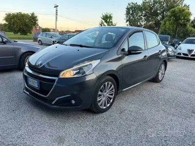 Usata Peugeot 208 Allure 82 CV (60 kW) 2017 Nero Utilitaria