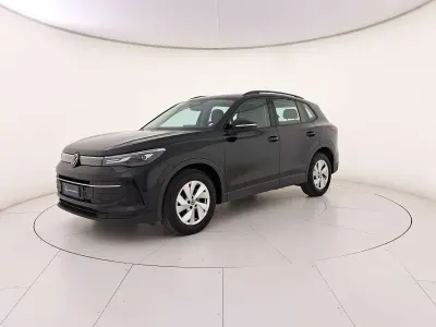 Usata VW Tiguan Life 150 CV (110 kW) 2025 Grenadill black metallizzato SUV