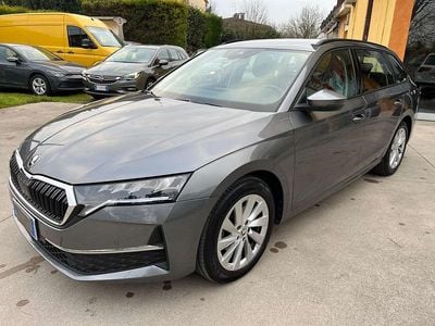 Usata Skoda Octavia Executive 150 CV (110 kW) 2024 Graphite gray metallizzato Station wagon