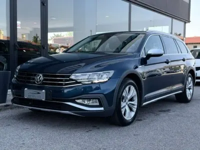 Usata VW Passat Alltrack 190 CV (139 kW) 2020 Blu Station wagon