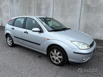 Usata Ford Focus 100 CV (73 kW) 2002 Grigio Berlina