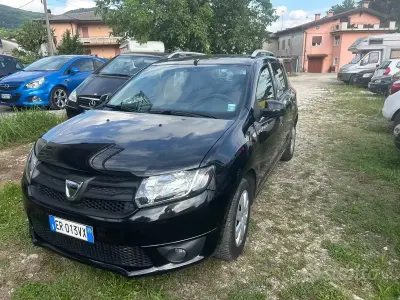 Usata Dacia Sandero Lauréate 75 CV (55 kW) 2013 Nero Berlina