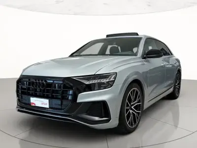 Usata Audi Q8 Comfort 286 CV (210 kW) 2023 Grigio satellite metallizzato SUV