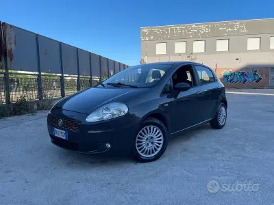 Usata Fiat Grande Punto Dynamic 75 CV (55 kW) 2009 Grigio Utilitaria