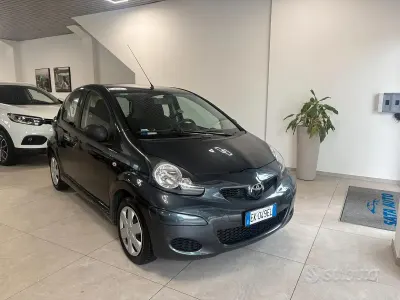 Usata Toyota Aygo Connect Style 68 CV (50 kW) 2011 Grigio Utilitaria