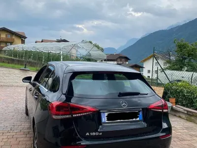 Usata Mercedes 180 116 CV (85 kW) 2021 Nero Berlina