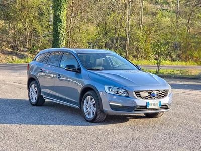 Begagnad Volvo V60 CC Summum 150 HK (110 kW) 2017 Grå Kombi
