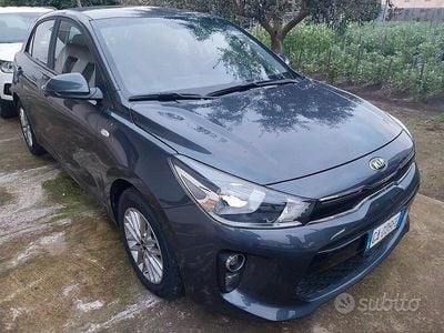 Usata Kia Rio 84 CV (61 kW) 2020 Grigio Berlina