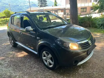 Usata Dacia Sandero 68 CV (50 kW) 2010 Grigio Utilitaria