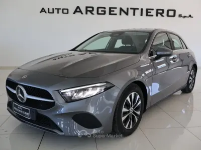 Usata Mercedes A180 Advanced 116 CV (85 kW) 2023 Rosso Berlina