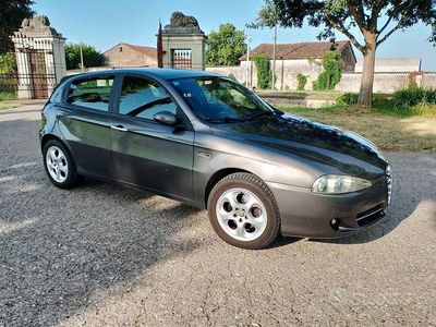Grigio Usata 2007 Alfa Romeo 147 Distinctive Utilitaria | 1800 € (Buon prezzo)