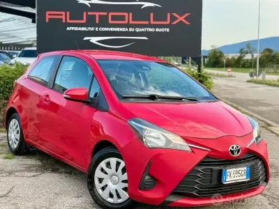 Usata Toyota Yaris Active 69 CV (50 kW) 2017 Rosso Utilitaria