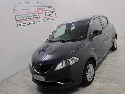 Usata Lancia Ypsilon Gold 69 CV (50 kW) 2016 Grigio Utilitaria