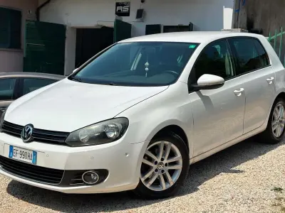 Usata VW Golf VI Highline 105 CV (77 kW) 2011 Bianco Utilitaria