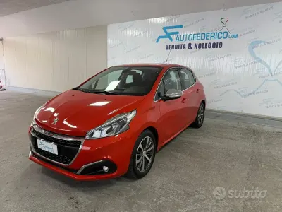 Usata Peugeot 208 GT-line 110 CV (80 kW) 2015 Arancione Utilitaria