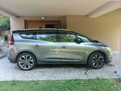 Usata Renault Grand Scénic IV 140 CV (102 kW) 2018 Grigio Monovolume