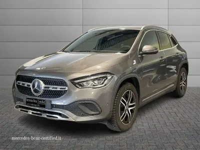 Usata Mercedes GLA200 150 CV (110 kW) 2020 Grigio montagna SUV