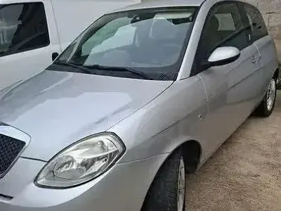 Usata Lancia Ypsilon 60 CV (44 kW) 2009 Grigio Utilitaria