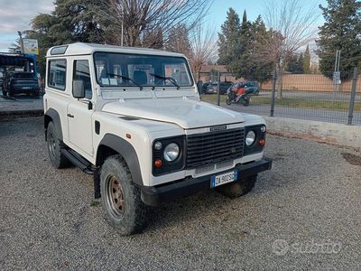 Usado Land Rover Defender 68 CV (50 kW) 2004 Blanco SUV