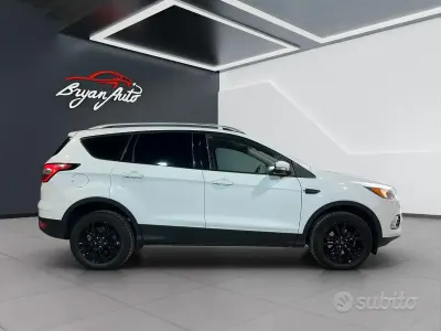 Käytetty Ford Kuga S 120 HP (88 kW) 2016 Valkoinen Katumaasturi