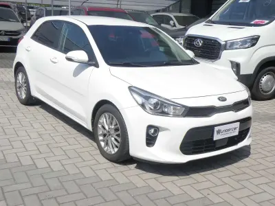 Usado Kia Rio 90 CV (66 kW) 2017 Blanco Berlina