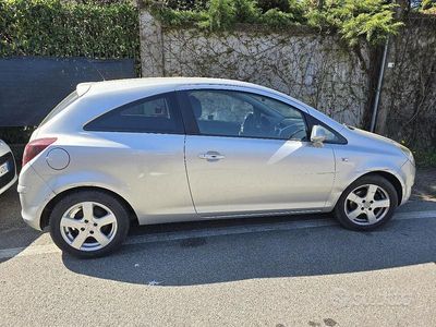 Usata Opel Corsa Sport 75 CV (55 kW) 2009 Grigio Utilitaria