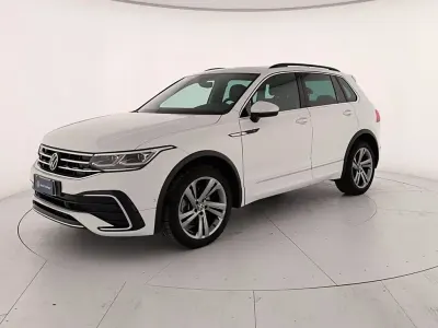 Usata VW Tiguan R-line 200 CV (147 kW) 2022 Pure white SUV