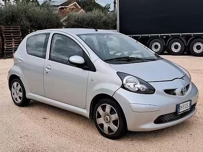 Usata Toyota Aygo 67 CV (49 kW) 2007 Grigio Utilitaria