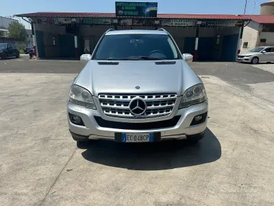 Usata Mercedes ML350 224 CV (164 kW) 2010 Grigio SUV