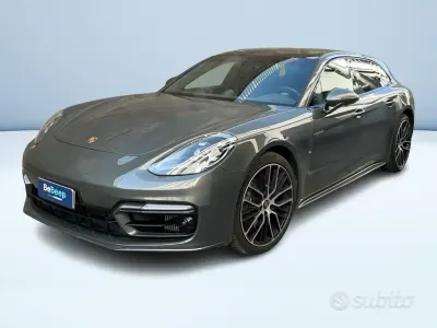 Usata Porsche Panamera S E-Hybrid Platinum Edition 330 CV (242 kW) 2022 Grigio metallizzato Utilitaria