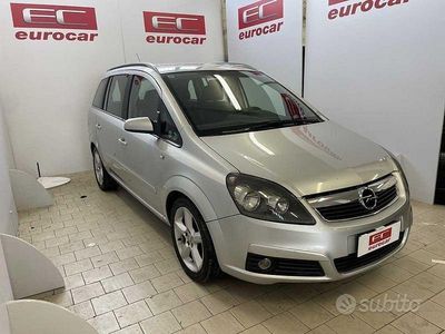 Usata Opel Zafira Enjoy 120 CV (88 kW) 2006 Grigio Monovolume