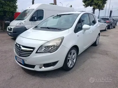 Usado Opel Meriva Cosmo 120 CV (88 kW) 2016 Blanco Monovolumen