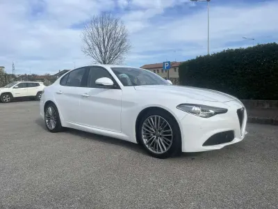 Käytetty Alfa Romeo Giulia 180 HP (132 kW) 2018 Valkoinen Sedan